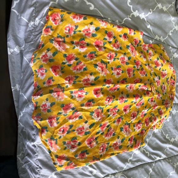 Sheer top with flower prints - Picture 8 of 8